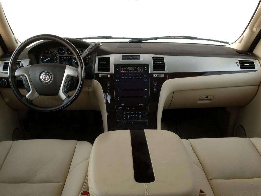  Cadillac Escalade 2006 года  (EU) (фото 11 из 13)